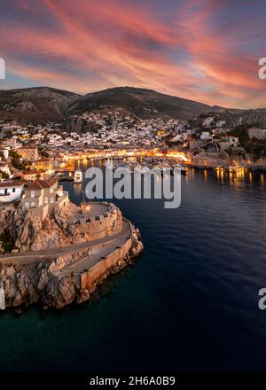 Hydra, oder Ydra oder Idra, ist eine der Saronischen Inseln Griechenlands, die sich in der Ägäis befindet. Stockfoto