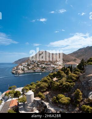 Hydra, oder Ydra oder Idra, ist eine der Saronischen Inseln Griechenlands, die sich in der Ägäis befindet. Stockfoto