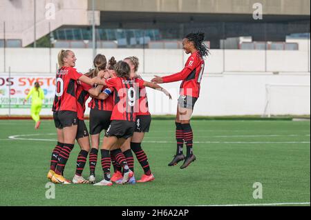 Pomigliano, Italien. 14. Nov, 2021. Feiert nach einem Tor während der italienischen Fußball-Seria Ein Frauen-2021/2022-Spiel zwischen Pomigliano Femminile und Milan Women am 14. November 2021 im Stadion Ugo Gobbato in Pomigliano Italien Kredit: Unabhängige Fotoagentur/Alamy Live News Stockfoto