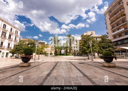 Blick auf den Platz Maria Immacolata (Piazza Maria Immacolata) in der Stadt Taranto, Italien Stockfoto