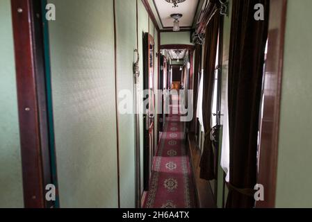 Das Innere von Stalins persönlichem Eisenbahnwaggon befindet sich außerhalb des Joseh Stalin-Museums in seinem Geburtsort Gori, Shida Kartli, Georgien, Kaukasus Stockfoto