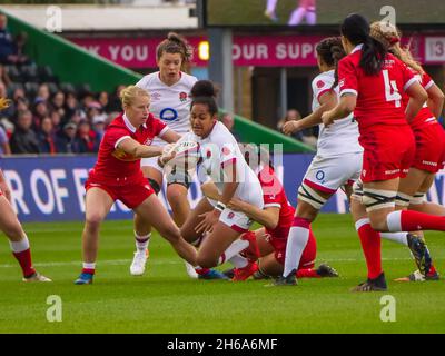 London, Großbritannien. November 2021. Twickenham, London, England, 14. November 2021: Lagi Tuima (13 England/Harlequins, 10 Kappen) versucht, ein Loch in der kanadischen Verteidigung zu finden - Women's Autumn International at Twickenham Stoop 14. November 2021 Claire Jeffrey/SPP Credit: SPP Sport Press Photo. /Alamy Live News Stockfoto