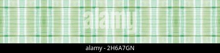 Grüner Gingham-Check. Aquarell Plaid-Rand. Gewebte Streifen für Stoffdruck. Nahtloser Gingham Check. Traditionelle Britische Tischdecke Mit Struktur. Tartan Stockfoto