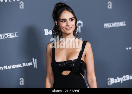 West Hollywood, Usa. November 2021. WEST HOLLYWOOD, LOS ANGELES, KALIFORNIEN, USA - 13. NOVEMBER: Die Schauspielerin Jordana Brewster im Monot-Kleid und Vrai-Schmuck kommt zur 10-jährigen Baby2Baby Gala 2021, die am 13. November 2021 im Pacific Design Center in West Hollywood, Los Angeles, Kalifornien, USA, stattfand. (Foto: Xavier Collin/Image Press Agency/Sipa USA) Quelle: SIPA USA/Alamy Live News Stockfoto