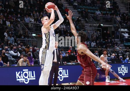 Robin Benzing (Fortitudo Kigili Bologna) während der Serie A1 italienischen LBA Basketball-Meisterschaft Spiel Kigili Fortitudo Bologna gegen. Umana Reyer Venezia im Sportpalast Paladozza - Bologna, 14. November 2021 - Foto: Michele Nucci Stockfoto