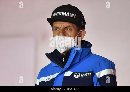 Trotz drei Impfungen - Alftons HOERMANN (DOSB-Präsident) wurde positiv auf Corona getestet. Archivfoto: DOSB-Präsident, alphons HOERMANN, mit Mundschutz FFP2, Maske. Einzelbild, zugeschnittenes Einzelmotiv, Porträt, Porträt, Porträt. Frauen Großschanze individuelles Skispringen, Frauen Skispringen, Grossschanze HS 137 auf 03.03.2021. FIS Nordische Skiweltmeisterschaften 2021 in Oberstdorf vom 22. Februar bis 7. März 2021. ¬ ¬ Stockfoto