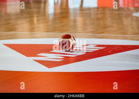 Villeneuve-d Ascq, Frankreich, 14. November 2021, der offizielle Ball während des FIBA Women's EuroBasket 2023, Qualifiers Gruppe B Basketballspiel zwischen Frankreich und Litauen am 14. November 2021 im Palacium in Villeneuve-d'Ascq, Frankreich - Foto Antoine Massinon / A2M Sport Consulting / DPPI Stockfoto