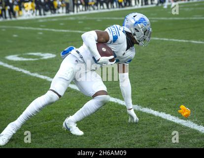 Pittsbugh, Usa. November 2021. Die Eckpfeiler von Detroit Lions Amani Oruwariye (24) erhält am Sonntag, den 14. November 2021, im ersten Quartal einen Pass-Interferenzen-Aufruf gegen Pittsburgh im Heinz Field. Foto von Archie Corper/UPI Credit: UPI/Alamy Live News Stockfoto