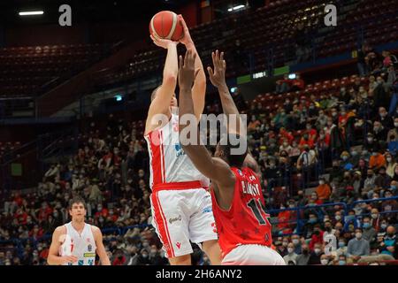 Mailand, Italien. November 2021. Federico Bonacini (UNA Hotels Reggio Emilia) während Der A/X Armani Exchange Milano gegen UNAHOTELS Reggio Emilia, Italienische Basketball Eine Serie Championship in Mailand, Italien, November 14 2021 Credit: Independent Photo Agency/Alamy Live News Stockfoto