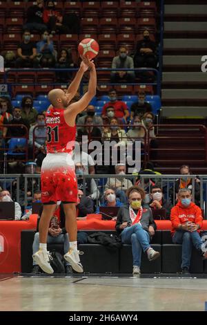 Mailand, Italien. November 2021. Shavon Shields (AX Armani Exchange Olimpia Milano) während Der A/X Armani Exchange Milano gegen UNAHOTELS Reggio Emilia, Italienischer Basketball Eine Serie Championship in Mailand, Italien, November 14 2021 Credit: Independent Photo Agency/Alamy Live News Stockfoto