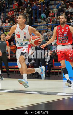 Mailand, Italien. November 2021. Andrea Cinciarini (UNA Hotels Reggio Emilia) während Des A/X Armani Exchange Milano gegen UNAHOTELS Reggio Emilia, Italienische Basketball Eine Serie Meisterschaft in Mailand, Italien, November 14 2021 Credit: Independent Photo Agency/Alamy Live News Stockfoto