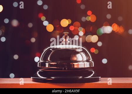 Hotelempfang während der Weihnachtszeit, selektiver Fokus Stockfoto