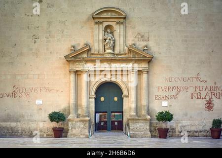 Außenfassade der Santa Iglesia Concatedral de San Nicolás de Bari in der Stadt Alicante, Alacant, Spanien, Europa Stockfoto