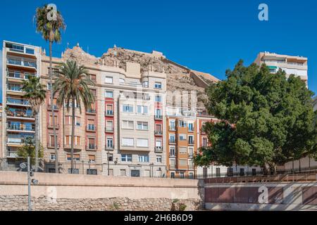 Alte Mauer auf dem Paseito Ramiro Platz in der Stadt Alicante, Gemeinschaft Valencia, Spanien, Europa Stockfoto