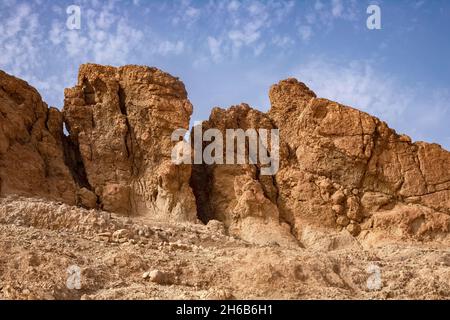 Bergoase Chebik, Sahara-Wüste. Blick auf das Atlasgebirge. Tunesien Stockfoto