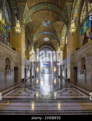 Große Halle und Korridor des Nebraska State Capitol Gebäudes in Lincoln, Nebraska Stockfoto