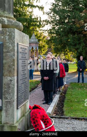 FOCHABERS, MORAY, GROSSBRITANNIEN. November 2021. Dies ist eine Szene aus Village Remembrance in Fochabers, Moray, Schottland am Sonntag, 14. November 2021. George McIntyre erinnert sich Kredit: JASPERIMAGE/Alamy Live Nachrichten Stockfoto