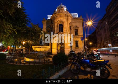 Außenansicht der berühmten Szabo Ervin Bibliothek in Budapest, Ungarn, während des Sonnenuntergangs Stockfoto