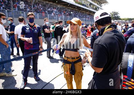 Mädchen am Start beim Formel 1 Heineken Grande Premio De Sao Paulo 2021, Sao Paulo Grand Prix, 19. Lauf der FIA Formel 1-Weltmeisterschaft 2021 vom 12. Bis 14. November 2021 auf dem Interlagos Circuit, in Sao Paulo, Brasilien - Foto DPPI Stockfoto