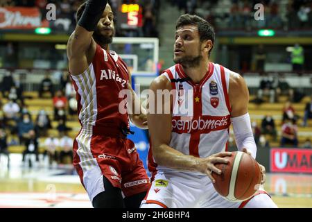 Triest, Italien. November 2021. Alessandro Gentile (Openjobmetis Varese) während Allianz Pallacanestro Trieste gegen Openjobmetis Varese, Italienische Basketball-A-Serie-Meisterschaft in Triest, Italien, November 14 2021 Quelle: Independent Photo Agency/Alamy Live News Stockfoto