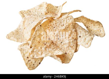 Haufen mexikanischer Nacho-Chip isoliert auf weißem Hintergrund Stockfoto