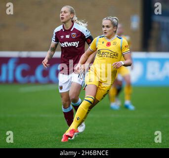 Dagenham, Großbritannien. November 2021. DAGENHAM, ENGLAND - 14. NOVEMBER: Faye Bryson Leine von Reading FC Women beim Barclays FA Women's Super League Spiel zwischen West Ham United Women und Reading am 14. November 2021 im Chigwell Construction Stadium in Dagenham, England Credit: Action Foto Sport/Alamy Live News Stockfoto