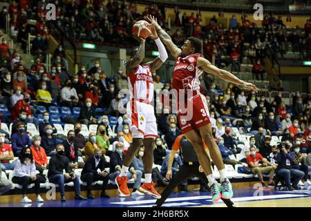 Triest, Italien. November 2021. Anthony Beane (Openjobmetis Varese) während Allianz Pallacanestro Trieste gegen Openjobmetis Varese, Italienische Basketball-Meisterschaft In Triest, Italien, November 14 2021 Quelle: Independent Photo Agency/Alamy Live News Stockfoto