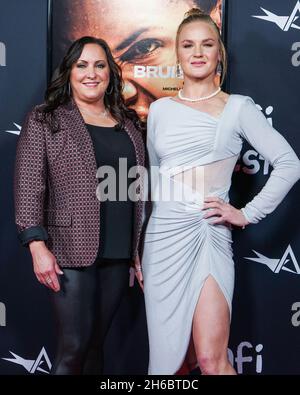 Hollywood, Usa. November 2021. HOLLYWOOD, LOS ANGELES, KALIFORNIEN, USA - 13. NOVEMBER: Shannon knapp und die Mixed-Martial-Artist Valentina Shevchenko kommen zum AFI Fest 2021 - Offizielle Vorführung von Netflix's 'Blutered', das am 13. November 2021 im TCL Chinese Theatre IMAX in Hollywood, Los Angeles, Kalifornien, USA, stattfand. (Foto von NOx Yang/Image Press Agency) Quelle: Image Press Agency/Alamy Live News Stockfoto