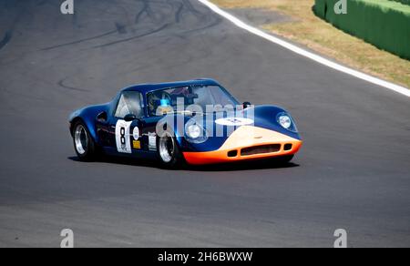 Italien, september 11 2021. Vallelungaklassiker. Chevron B8 Rennwagen anspruchsvoll auf Asphalt-Strecke bei Circuit Turn Stockfoto