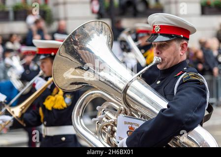 Surbiton Royal British Legion Youth Marching Band bei der Lord Mayor's Show, Parade, Prozession an Geflügel vorbei, in der Nähe des Mansion House, London, Großbritannien Stockfoto