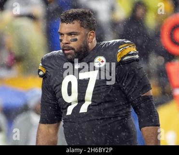 Pittsbugh, Usa. November 2021. Cameron Heyward (97) tritt nach dem 16-16:00-Unentschieden mit Detroit Lions am Sonntag, den 14. November 2021, auf dem Heinz Field vom Feld aus. Foto von Archie Corper/UPI Credit: UPI/Alamy Live News Stockfoto