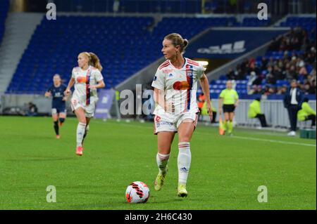 Lyon, Frankreich. November 2021. Lyon, Frankreich, 14. November 2021 Amandine Henry (6 Lyon) während des D1 Arkema-Spiels der französischen Frauen zwischen Olympique Lyonnais und Paris Saint-Germain im Groupama-Stadion in Lyon, Frankreich. Lyubomir Domozetski/SPP Credit: SPP Sport Press Photo. /Alamy Live News Stockfoto