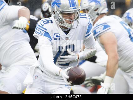 Pittsbugh, Usa. November 2021. Detroit Lions Quarterback Jared Goff (16) während des Gleichstreites 16-16 mit den Pittsburgh Steelers am Heinz Field am Sonntag, 14. November 2021. Foto von Archie Corper/UPI Credit: UPI/Alamy Live News Stockfoto