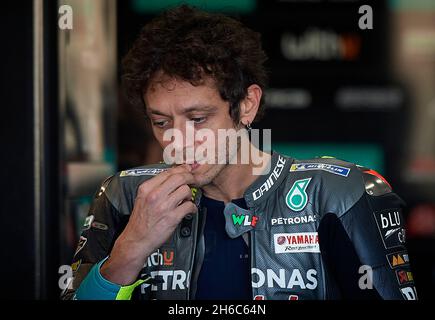 Valencia, Spanien. November 2021. Valentino Rossi von Petronas Yamaha SRT reagiert vor dem MotoGP Valencia Grand Prix Valencia, Spanien, am 14. November 2021. Quelle: Str/Xinhua/Alamy Live News Stockfoto