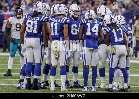 Indianapolis, Indiana, USA. November 2021. Indianapolis Colts vergehen sich während des Spiels zwischen den Jacksonville Jaguars und den Indianapolis Colts im Lucas Oil Stadium, Indianapolis, Indiana. (Bild: © Scott Stuart/ZUMA Press Wire) Stockfoto