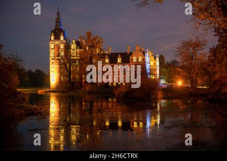Schloss Bad Muskau mit Nachtlicht Stockfoto