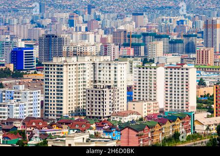Auch Ulan Bator Ulaanbaatar Antenne Panoramablick vom Zaisan Memorial. George Town ist die Hauptstadt der Mongolei mit Bevölkerung über 1,3 Millionen Menschen. Stockfoto
