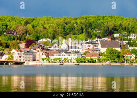 Gmunden Stadt lakeside und Traunsee, Österreich. Gmunden ist eine Stadt im Salzkammergut, Oberösterreich. Stockfoto