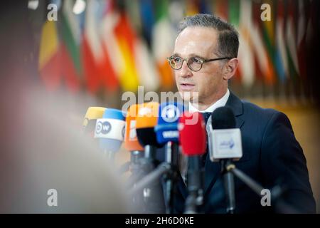 Brüssel, Belgien. November 2021. Heiko Maas, Exekutivaußenminister des Bundes, wurde während einer Türschwelle vor einem Arbeitstreffen der EU-Außenminister aufgezeichnet. Brüssel, 11/15/2021. Copyright: Janine Schwithz/photothek.de Credit: dpa/Alamy Live News Stockfoto