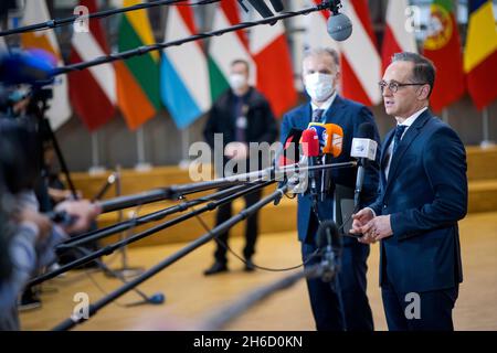 Brüssel, Belgien. November 2021. Heiko Maas, Exekutivaußenminister des Bundes, wurde während einer Türschwelle vor einem Arbeitstreffen der EU-Außenminister aufgezeichnet. Brüssel, 11/15/2021. Copyright: Janine Schwithz/photothek.de Credit: dpa/Alamy Live News Stockfoto