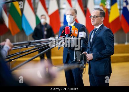 Brüssel, Belgien. November 2021. Heiko Maas, Exekutivaußenminister des Bundes, wurde während einer Türschwelle vor einem Arbeitstreffen der EU-Außenminister aufgezeichnet. Brüssel, 11/15/2021. Copyright: Janine Schwithz/photothek.de Credit: dpa/Alamy Live News Stockfoto