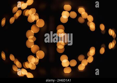 Defokusste weihnachtslichter zu Hause, Nahaufnahme, Weihnachtsstimmung Stockfoto