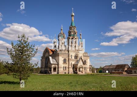 Architektonisches Meisterwerk im Dorf Kukoboy, Kathedrale des Erlösers Bild nicht von Hand gemacht, Jaroslawl Region, Russland Stockfoto