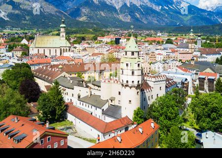 Burg Hasegg Burg Hasegg Antenne Panoramaaussicht, Schloss und Minze in Hall in Tirol, Tirol, Österreich Stockfoto