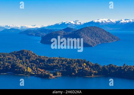 Nahuel Huapi National See Luftbild vom Cerro Campanario Aussichtspunkt in Bariloche, Patagonia Region von Argentinien. Stockfoto