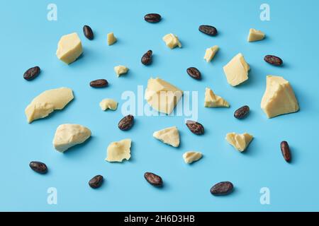 Kakaobohnen und Butterprodukte Stockfoto