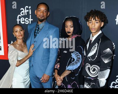 HOLLYWOOD, LOS ANGELES, KALIFORNIEN, USA – 14. NOVEMBER: Die Schauspielerin Jada Pinkett Smith, ihr Ehemann/Schauspieler will Smith, ihre Tochter/Sängerin Willow Smith und ihr Sohn/Schauspieler Jaden Smith kommen am 2021. November 2021 in Hollywood, Los Angeles, Kalifornien, USA, zum AFI Fest 14 - Abschlussabend der Premiere von Warner Bros. Picturs' King Richard im TCL Chinese Theatre IMAX an. (Foto von Xavier Collin/Image Press Agency) Stockfoto