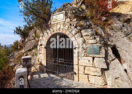 Pyatigorsk, Russland - 30. September 2020: Lermontov Grot am Maschuk Berg in Pyatigorsk, eine Kurstadt in kaukasischen Mineralwässern Region, Stawropol Kra Stockfoto