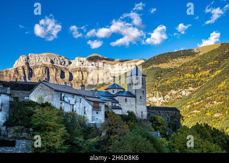 Torla, Tor zum Nationalpark Ordesa und Monte Perdido in den spanischen Pyrenäen, Aragon, Spanien Stockfoto