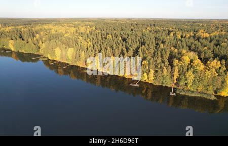 Ecologic Angelpark Luftdrohnenansicht im Herbst Stockfoto